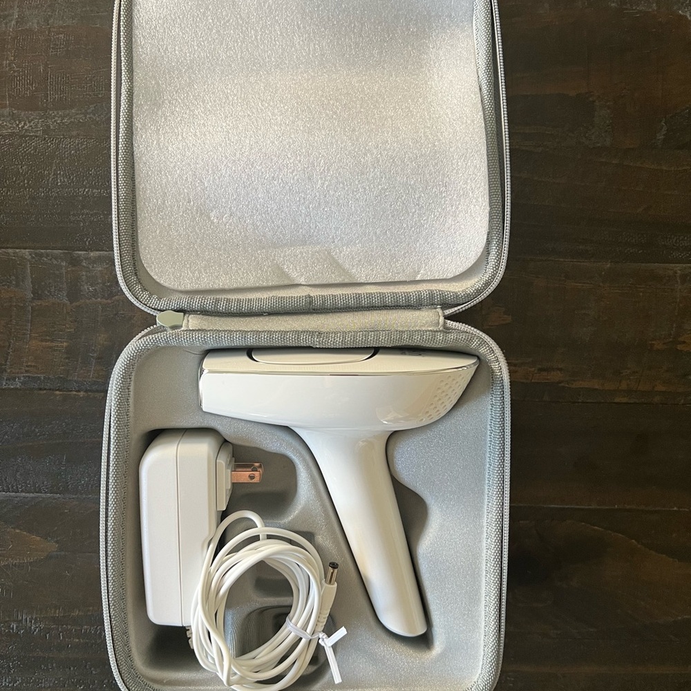 White Hair Removal Device